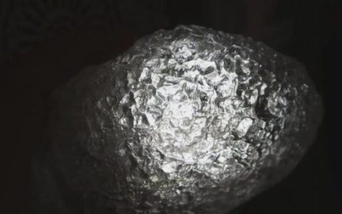 佛陀晶有怎样的寓意？拿到佛陀晶后应该怎么做呢？