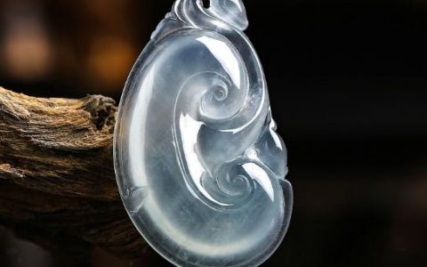 翡翠如意吊坠适合男士佩戴吗 翡翠如意市场参考价格是多少