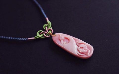 怎样挑选粉欧泊？如何分辨天然粉欧泊的品质？