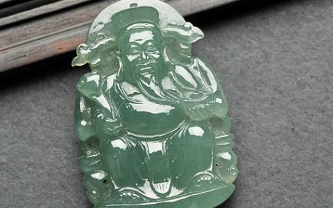 翡翠上雕刻财神有什么寓意吗 翡翠适合什么人群佩戴