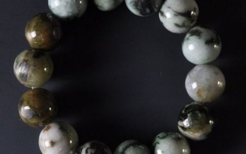 翡翠手链怎样辨别真假 翡翠手链保养技巧
