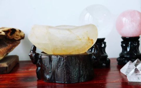 白水晶盆摆放有什么讲究？怎么摆有利风水？