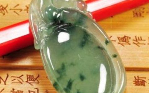 绿色翡翠才是上品极品吗 翡翠真假好坏的鉴定技巧