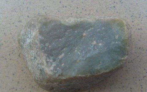 糯种翡翠原石 糯种翡翠原石价格行情