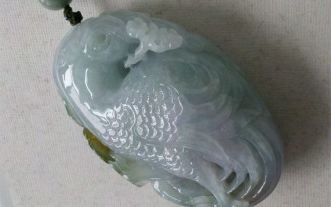 把玩翡翠手把件有什么好处吗 我们应该怎么正确把玩翡翠手把件