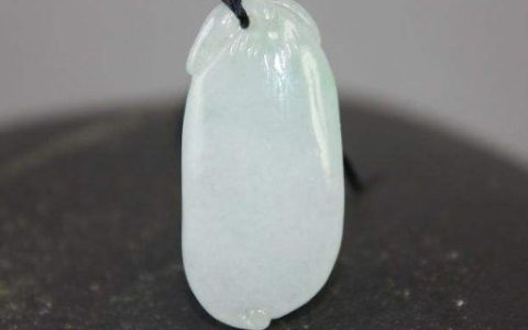 翡翠茄子代表什么寓意 看看翡翠茄子适合你吗
