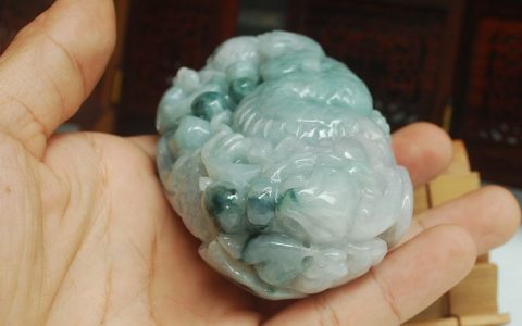你知道什么是翡翠手把件吗 翡翠手把件是怎么制作的