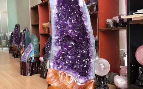紫水晶洞不进门的寓意？科普紫晶洞的功效、价格、品种、挑选等知识！
