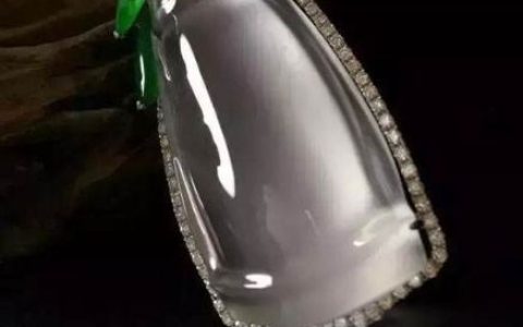如何鉴别翡翠的真假 鉴别翡翠真假的依据