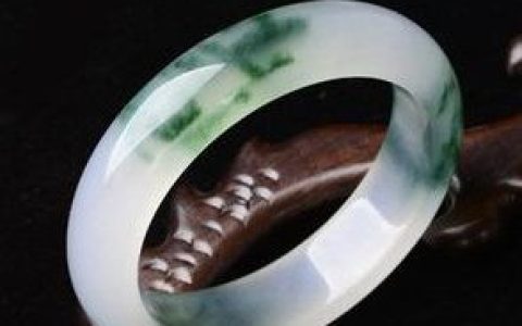 翡翠戴久了变化图 翡翠戴久了变化大吗