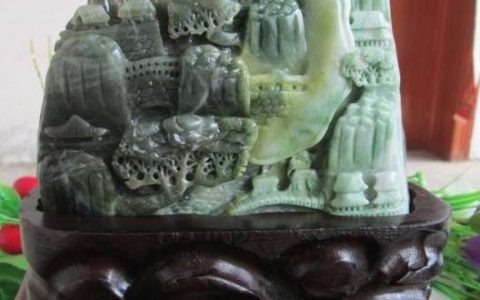 墨绿翡翠质地是否坚硬 从哪里可以快速识别墨绿翡翠真伪