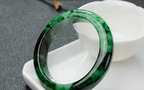 花青翡翠价格一般是多少 花青翡翠市场价值分析
