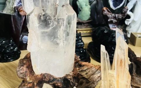家里摆白水晶摆件有什么作用？