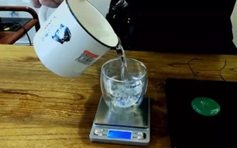 翡翠鉴别真假 一杯水真的能鉴别出翡翠真假吗