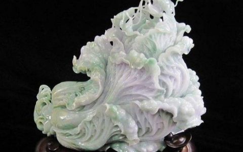 翡翠白菜摆件鉴赏价值分析 翡翠白菜摆件寓意解析