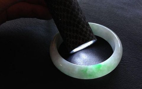 翡翠真假鉴定方法简单