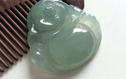 晴水翡翠吊坠图片鉴赏及特点 选购晴水翡翠四大准则