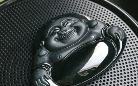 佩戴玉佛对颜色有什么要求吗 戴翡翠玉佛需要注意些什么问题