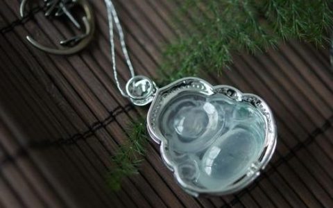 如何区分翡翠 如何区分是不是天然翡翠