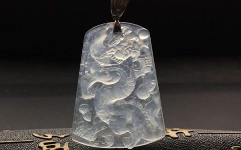 翡翠龙牌有什么寓意 佩戴吗翡翠龙牌有什么好处