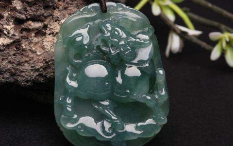 油青种翡翠如何看水头 什么水头才是好的