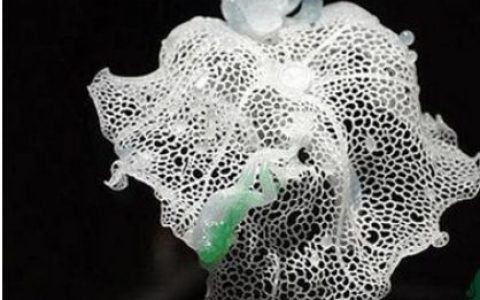 翡翠镂空雕刻的好吗 翡翠镂空雕刻