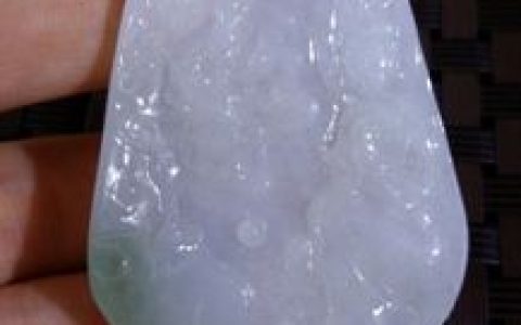 奶色的糯种翡翠观音牌值多少钱 奶色的糯种翡翠观音牌可以送人吗