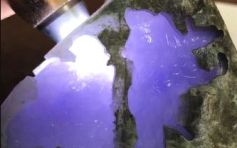 新手玩家如何快速鉴别翡翠原石 鉴定翡翠原石真假的方法