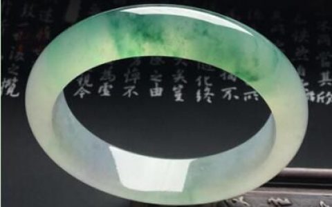 翡翠飘绿和飘花有什么区别吗 哪种翡翠价值更高