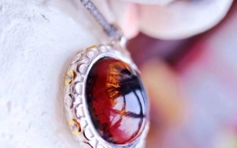 Auralite23极光23正圆，代表一种凝聚和圆满。