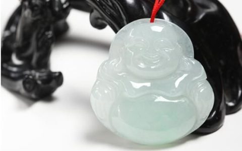 你喜欢佩戴翡翠笑佛吗 翡翠笑佛有什么寓意