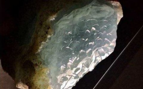 冰种翡翠原石图片 冰种翡翠原石价格及图片