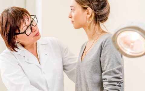 儿童近视怎么办，孩子视力下降该不该马上配眼镜