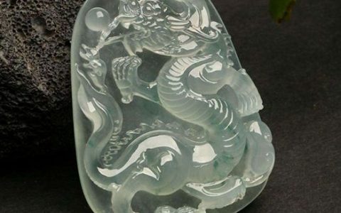 翡翠挂件图片鉴赏及真假识别要点 翡翠挂件选购技巧