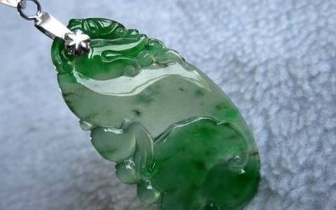 选购翡翠挂件需要注意事项 翡翠选购指南