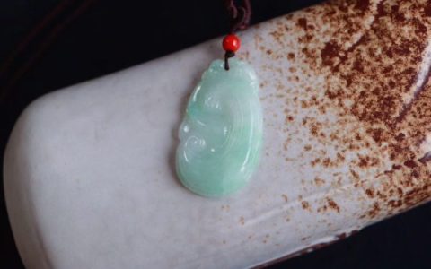 新手怎么辨别翡翠的好坏， 怎样看懂翡翠？
