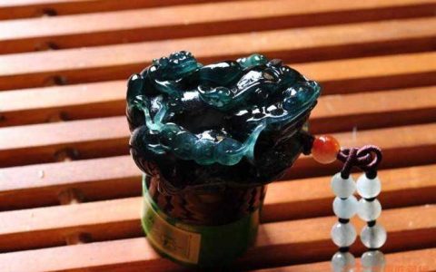老蓝水翡翠是什么颜色的 老蓝水翡翠价格及购买注意事项