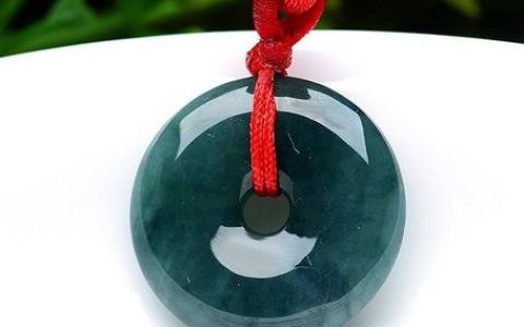 翡翠应该怎样佩戴保养 翡翠保养的几大误区