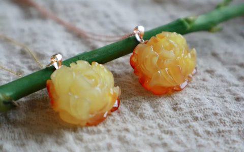 蜜蜡雕刻牡丹花图案有什么含义？