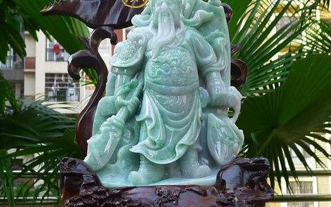 翡翠关公摆件能带来什么好运 翡翠关公摆件介绍