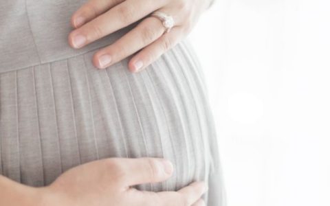 总恶心想吐是怎么回事？持续症状原因与妇科内分泌【总是想吐,恶心】