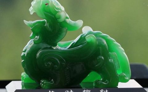 翡翠貔貅摆件适合放在家里吗 翡翠貔貅寓意