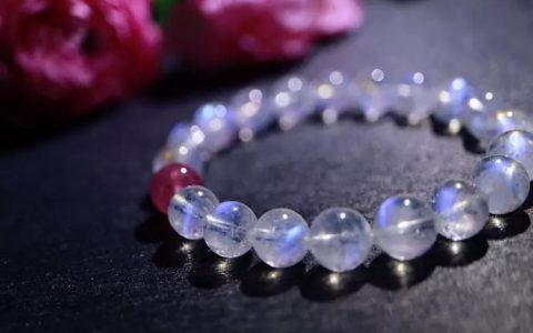 月光石可以拿出来晒太阳吗？月光石该如何保养？