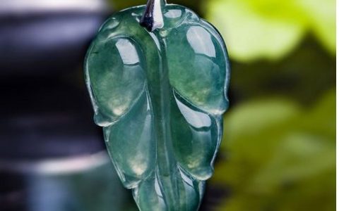 中档油青种翡翠价格一般是多少 油青种翡翠选购技巧