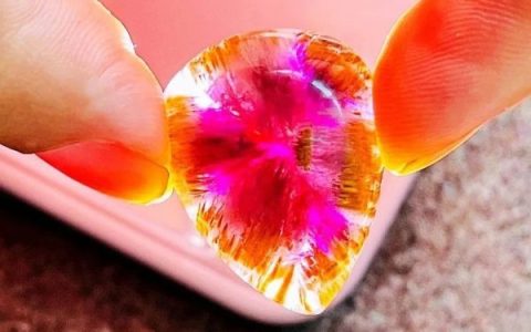 “火焰水晶”紫钛晶有什么功效，值得收藏吗？