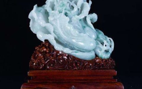翡翠白菜雕刻工艺鉴赏 翡翠白菜摆件寓意