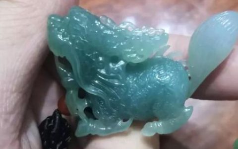 如何辨别油青种翡翠和危料翡翠呢