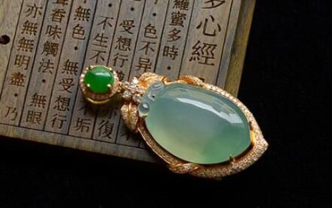 晴水翡翠哪种色调比较值钱 如何选购晴水翡翠