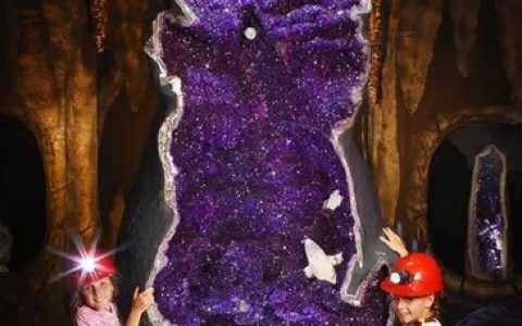 20万元水晶洞长什么样？怎么样的紫晶洞是好的？