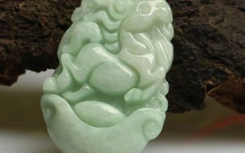 翡翠生肖挂件有什么寓意 如何选购翡翠挂件
